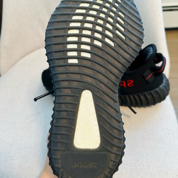Yeezy 350 Boost V2 Black/Red - Picture 5 of 5